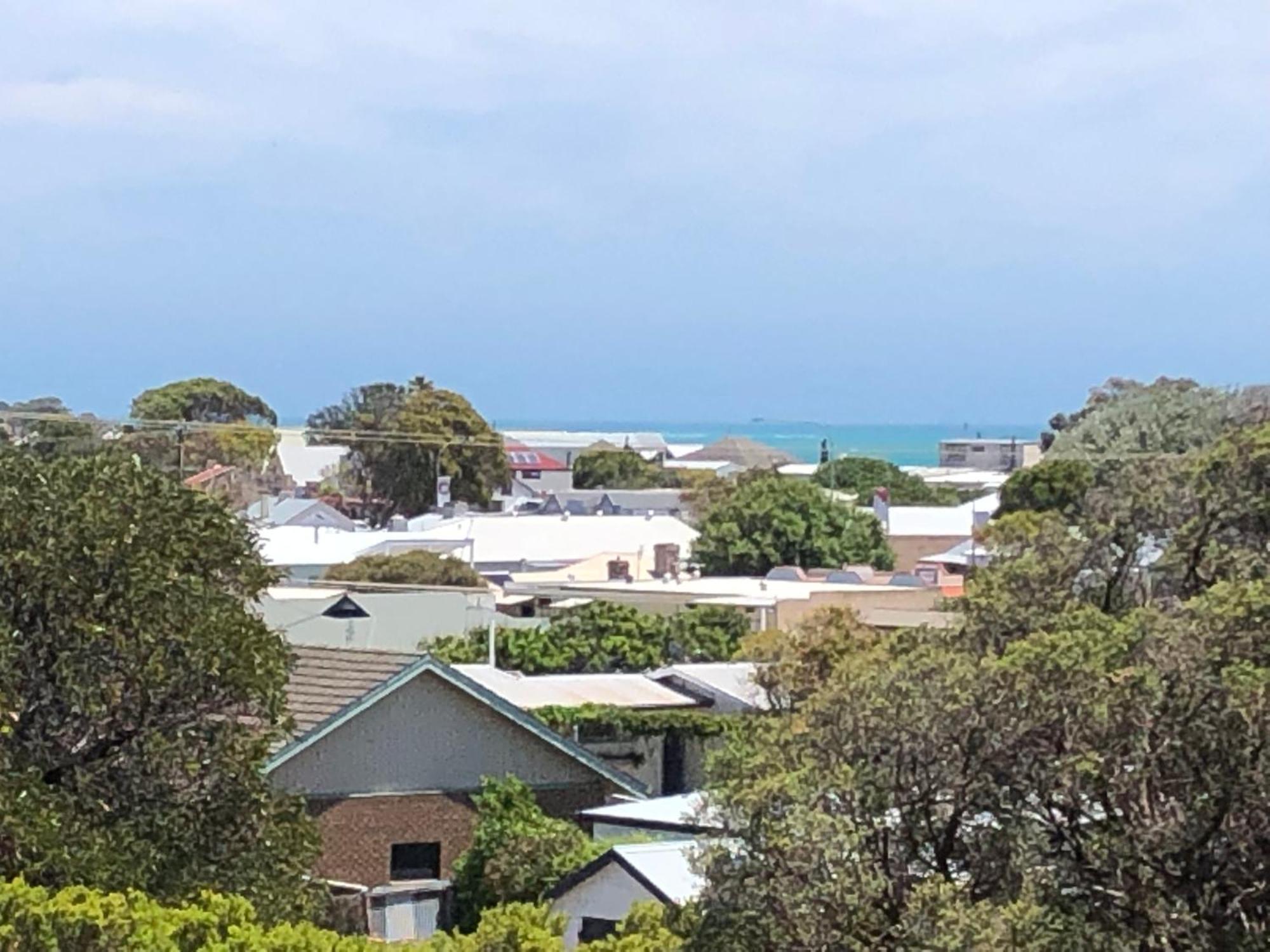The Hideaway Sa Centrally Located Holiday home *